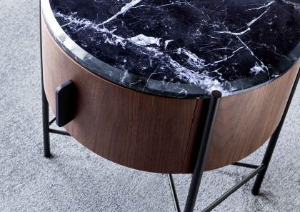 Detail of the top in black Marquina marble on the cylindrical base in curved plywood - BertO