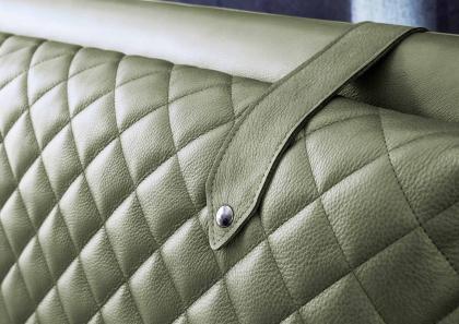 Elegant straps on the headboard of the luxurious Chelsea bed in green leather - BertO
