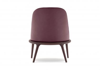 Cosy backrest of the enveloping armchair Kim - BertO