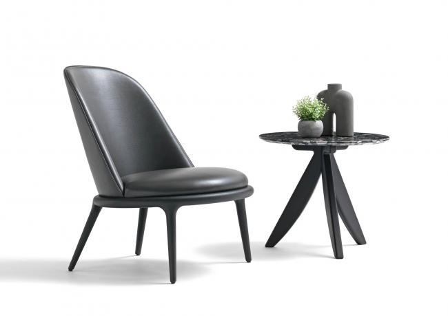 Kim armchair in black leather with Circus coffee table