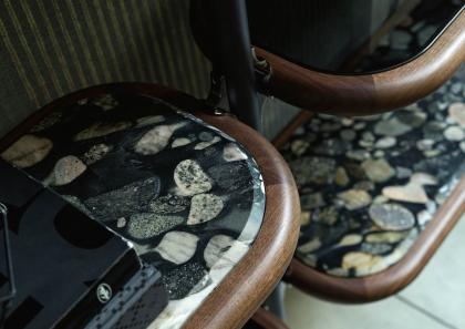 Detail of the shelves of the Ian Bookcase in Canaletto Walnut and Marinace Black Marble - BertO