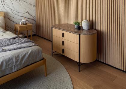 CHEST OF DRAWERS IN OAK 315