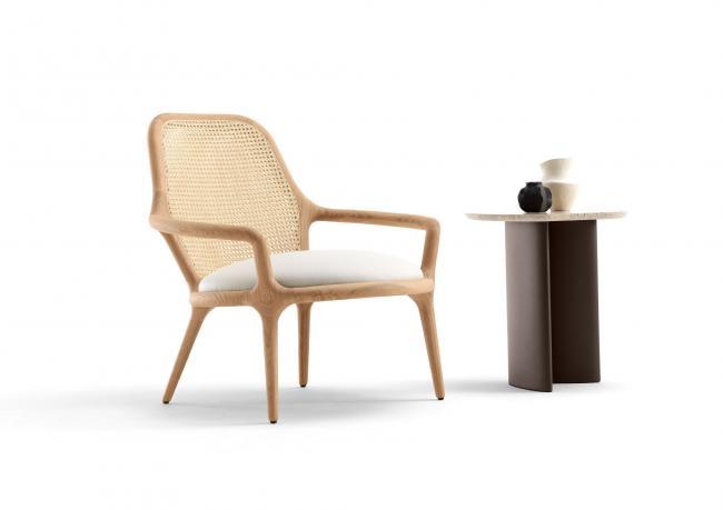 Elegant oak armchair Patti with Passenger side table - BertO