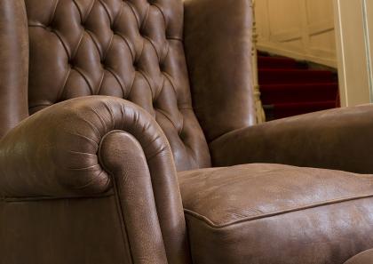 Queen armchair