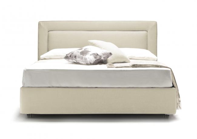 Cassandra storage bed in Stain-resistant white linen