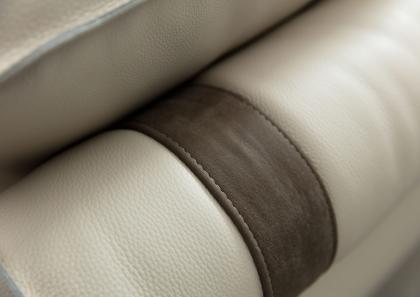 Precious tailoring details such as leather Nabuk stripes to fix the roll cushions to the seatback