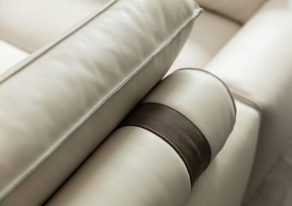 Precious tailoring details such as leather Nabuk stripes to fix the roll cushions to the seatback - BertO