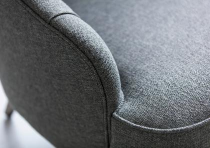 Soft and comfortable padding made of polyurethane foam in different densities - Emilia capitonné armchair