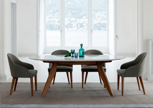 Ring table with Carrara marble top