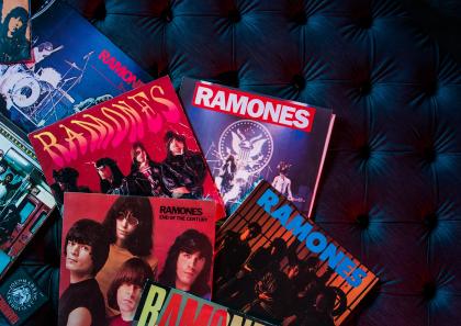 Capitonné Pouf with Denim Cover + Ramones - #BertoLive 2016