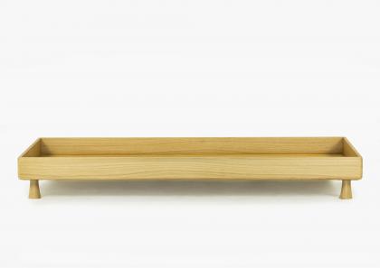Frame: mono-bloc visible structure made of oak wood with mat finishing