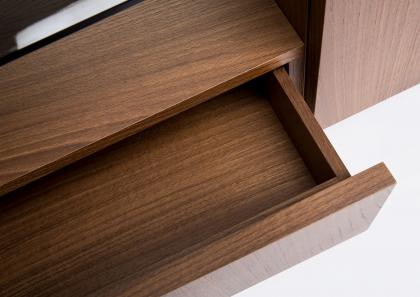 Mike: Modular drawers with slow closing system and hidden sliding rails