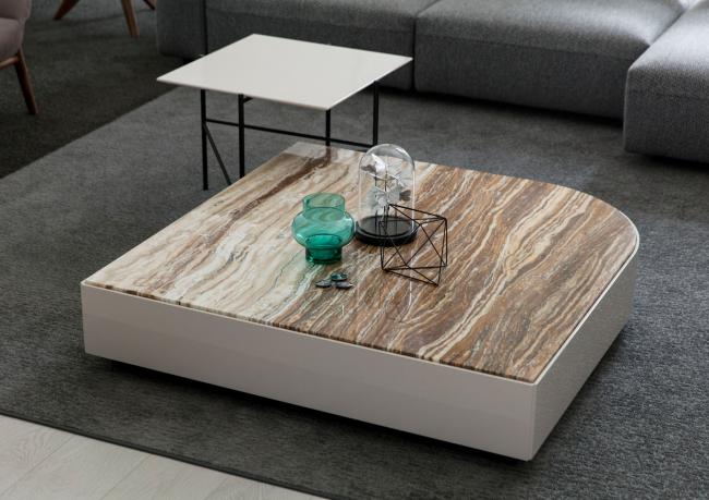 Coffee table with a modern design with top in Onyx Travertine