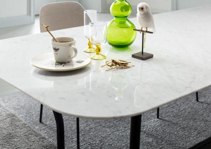 CJ modern design table detail of the Carrara marble top - BertO Salotti