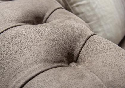 Chester sofa capitonné detail