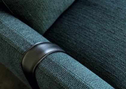 Detail of the leather strap of the Dee Dee sofa - BertO Salotti