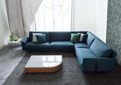Living area with the Dee Dee corner sofa upholstered in fabric and square coffee table model Stage in marble - BertO